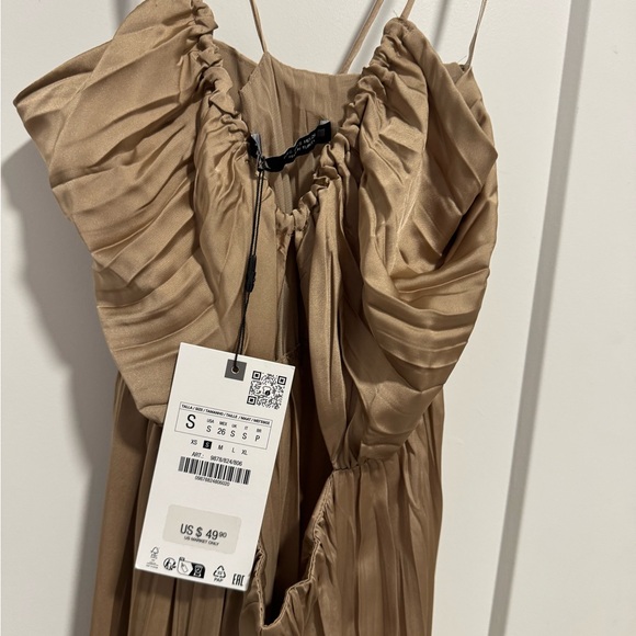 Dress Gold - Picture 2 of 3